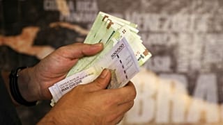 سقوط ارزش ریال در مقابل ارز