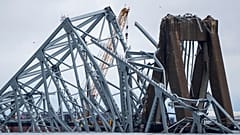 Nach dem tödlichen Brückeneinsturz im Hafen von Baltimore im US-Bundesstaat Maryland hat die US-Küstenwache nun einen vorübergehenden Ausweichkanal für Schiffe geöffnet.