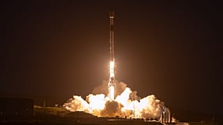 El cohete Falcon 9 durante el lanzamiento.