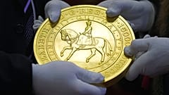 Moneda de oro de 15 kilogramos producida para celebrar el Jubileo de Platino de la difunta Reina Isabel II. 