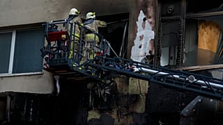 Equipos de emergencia este martes en Estambul tras el incendio