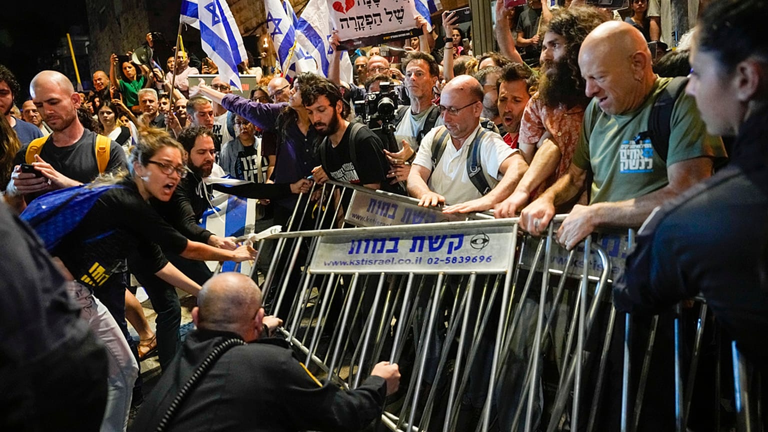 Tausende haben am Dienstag in Jerusalem gegen Netanjahus Regierung protestiert.