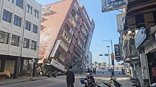 Imagen de un edificio cuya estructura ha quedado gravemente dañada por el terremoto registrado en Taiwán.