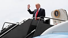 Donald Trump érkezik a Dulles repülőtérre, 2017 július 22. 