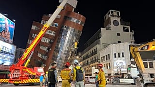 Taiwan ist vom stärksten Erdbeben in fast 25 Jahren erschüttert worden.