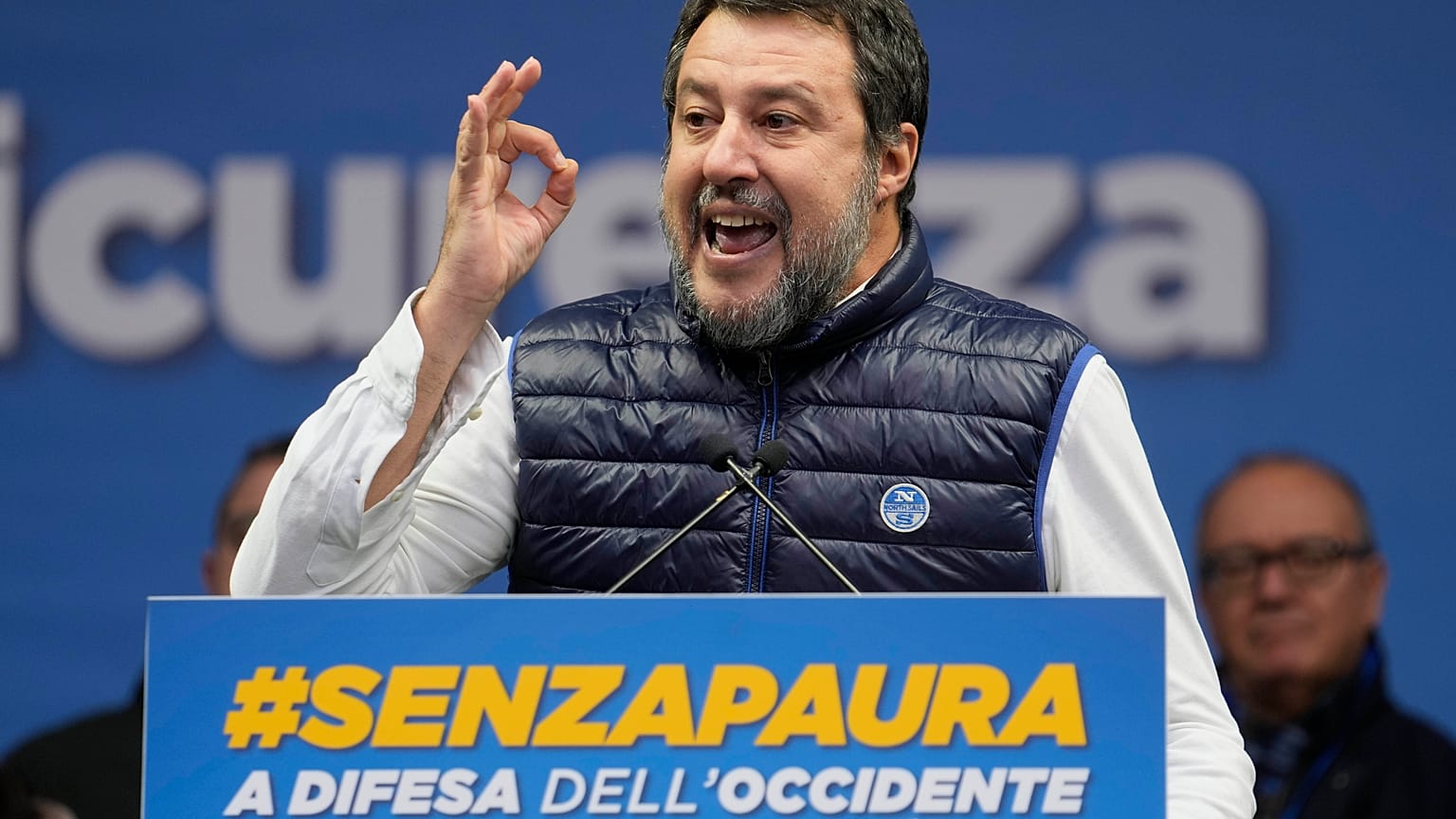 ARCHIVO: Salvini pronuncia un discurso en Milán en noviembre de 2023
