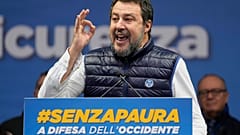 ARCHIVO: Salvini pronuncia un discurso en Milán en noviembre de 2023