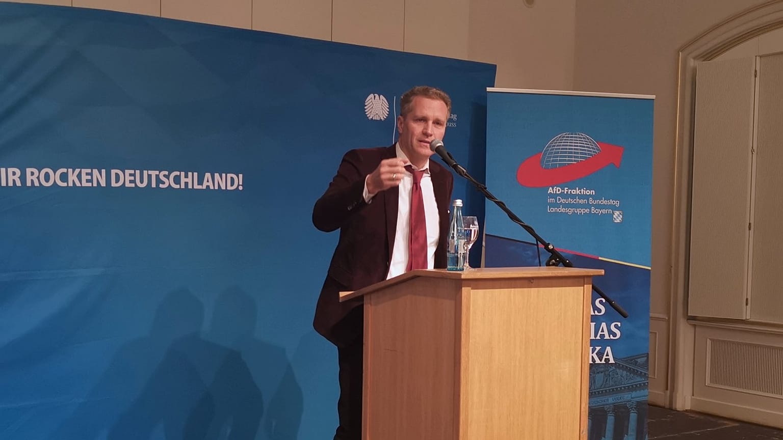 A cseh származású német képviselő tagadja a vádakat