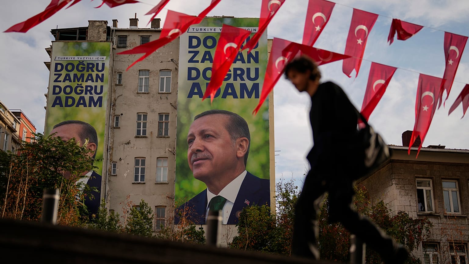 Bağımsız ekonomistlerden oluşan ENAG, kendi hesaplamalarının yıllık rakamın neredeyse yüzde 125 olduğunu ve artmakta olduğunu söyledi