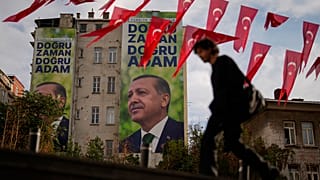 Bağımsız ekonomistlerden oluşan ENAG, kendi hesaplamalarının yıllık rakamın neredeyse yüzde 125 olduğunu ve artmakta olduğunu söyledi