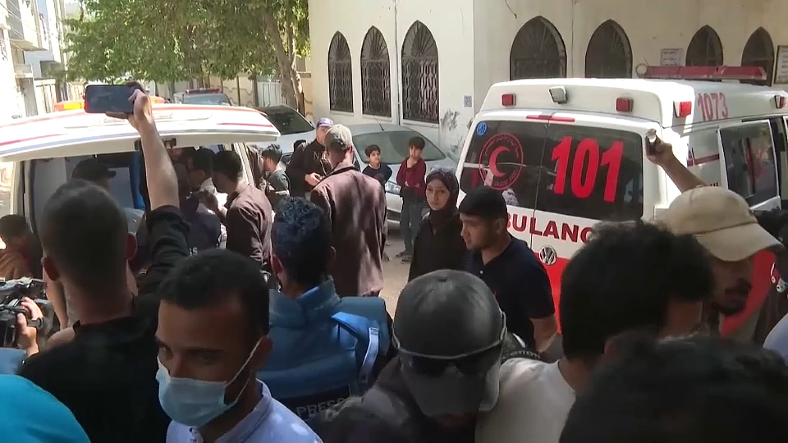 نقل جثامين عمال الإغاثة إلى مصر عبر معبر رفح