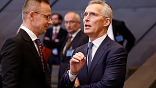 Szijjártó Péter külgazdasági és külügyminiszter és Jens Stoltenberg NATO-főtitkár a szervezet kétnapos brüsszeli külügyminiszteri tanácsülésének első napján, 2024.