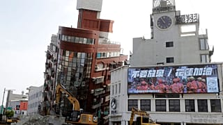 Un edificio parcialmente derrumbado un día después de que se produjera un poderoso terremoto en la ciudad de Hualien, al este de Taiwán, el 4 de abril de 2024.