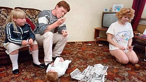 Nick Waplington, UNTITLED (LR.24 0038B), from the series Living Room, 1985-1997