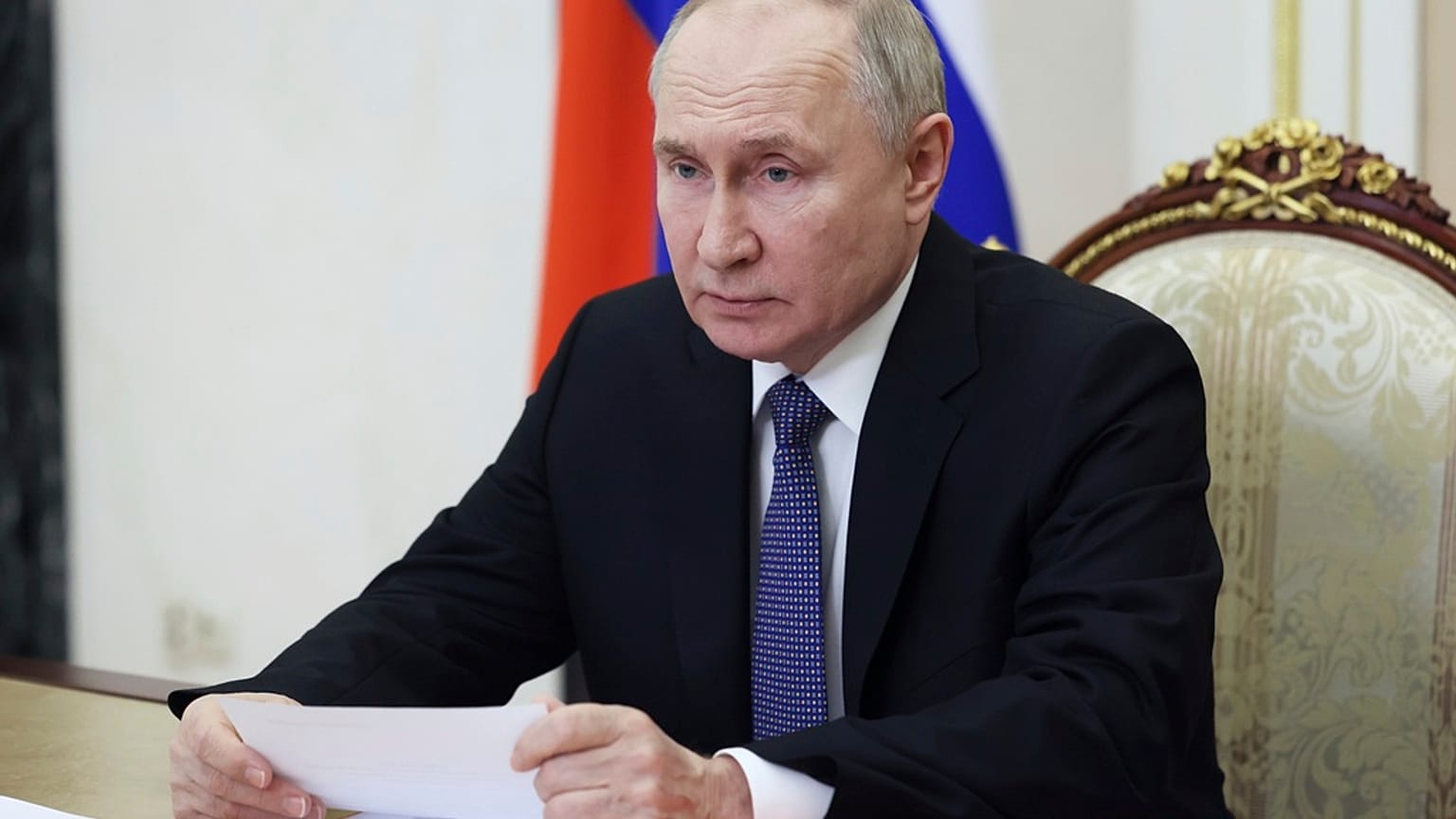 O Presidente russo, Vladimir Putin, preside a uma reunião do Conselho de Segurança por videoconferência no Kremlin, em Moscovo,