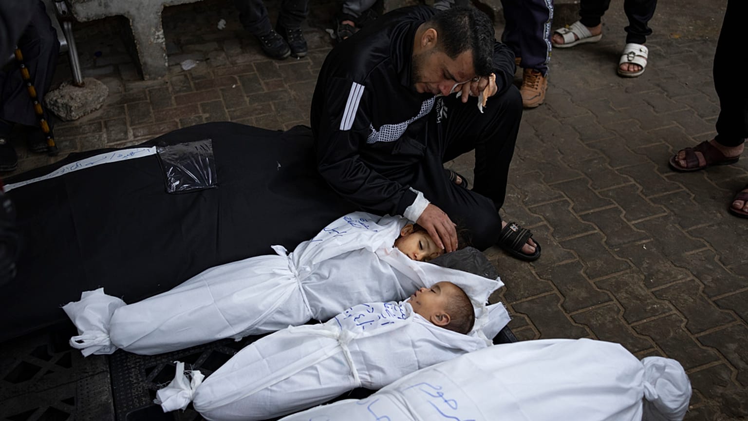 In einem Krankenhaus in Rafah im Gazastreifen
