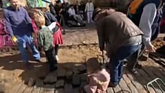 Szedik fel az utcaköveket a Pusher Streeten