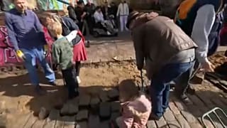 Szedik fel az utcaköveket a Pusher Streeten