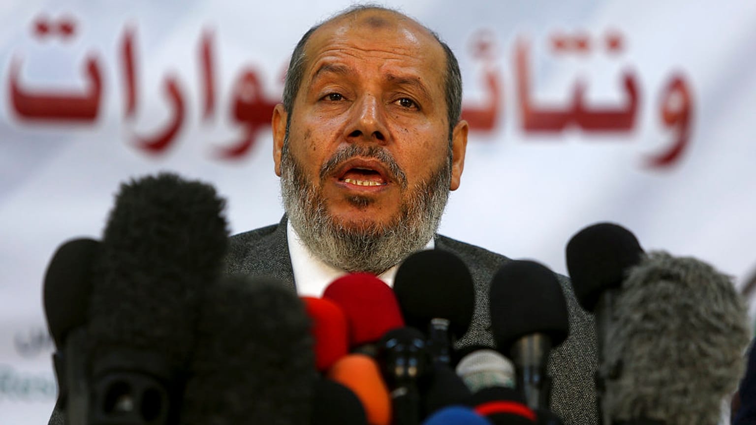 خليل الحية القيادي في حماس يتحدث خلال مؤتمر صحفي في مدينة غزة