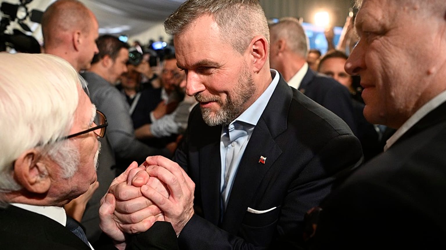 El candidato presidencial Peter Pellegrini, en su sede después de una segunda vuelta presidencial en Bratislava, Eslovaquia, la madrugada del domingo 7 de abril de 2024.