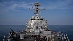 Американский эсминец в Красном море, февраль 2024