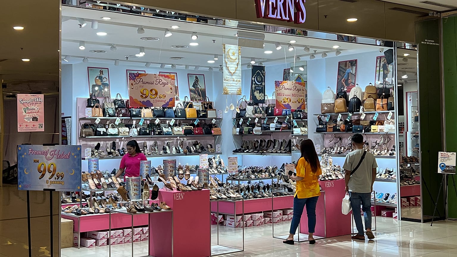 أحد منافذ بيع Vern's في مركز تسوق في كوالالمبور، ماليزيا، الاثنين 8 أبريل 2024.