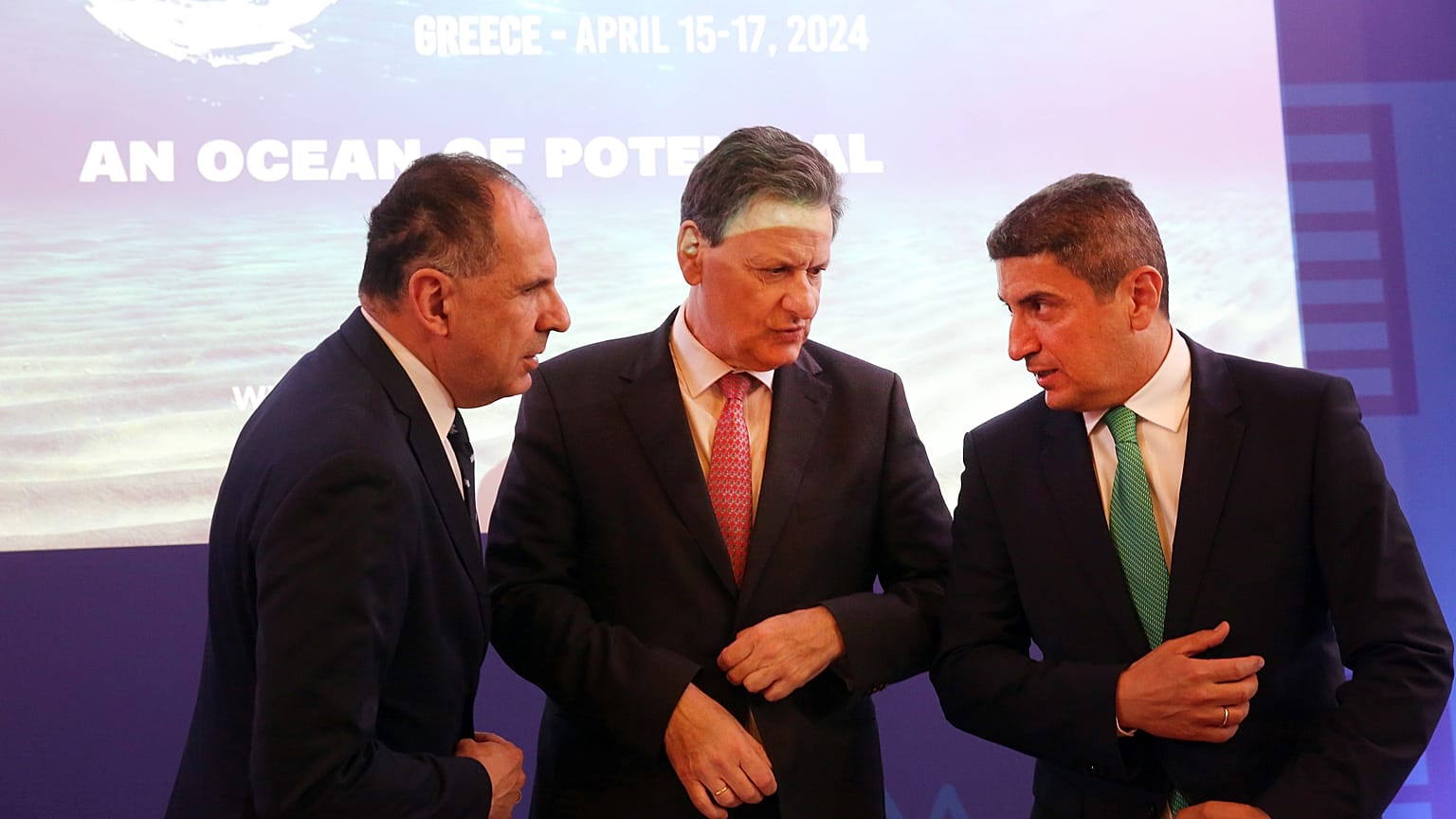 ΟΙ ΤΡΕΙΣ ΕΛΛΗΝΕΣ ΣΥΝΑΡΜΟΔΙΟΙ ΥΠΟΥΡΓΟΙ