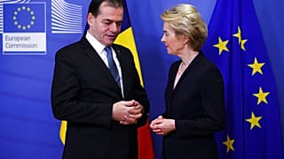 Als Ministerpräsident Rumäniens traf sich Ludovic Orban (links) mit der Präsidentin der Europäischen Kommission, Ursula von der Leyen (rechts). 