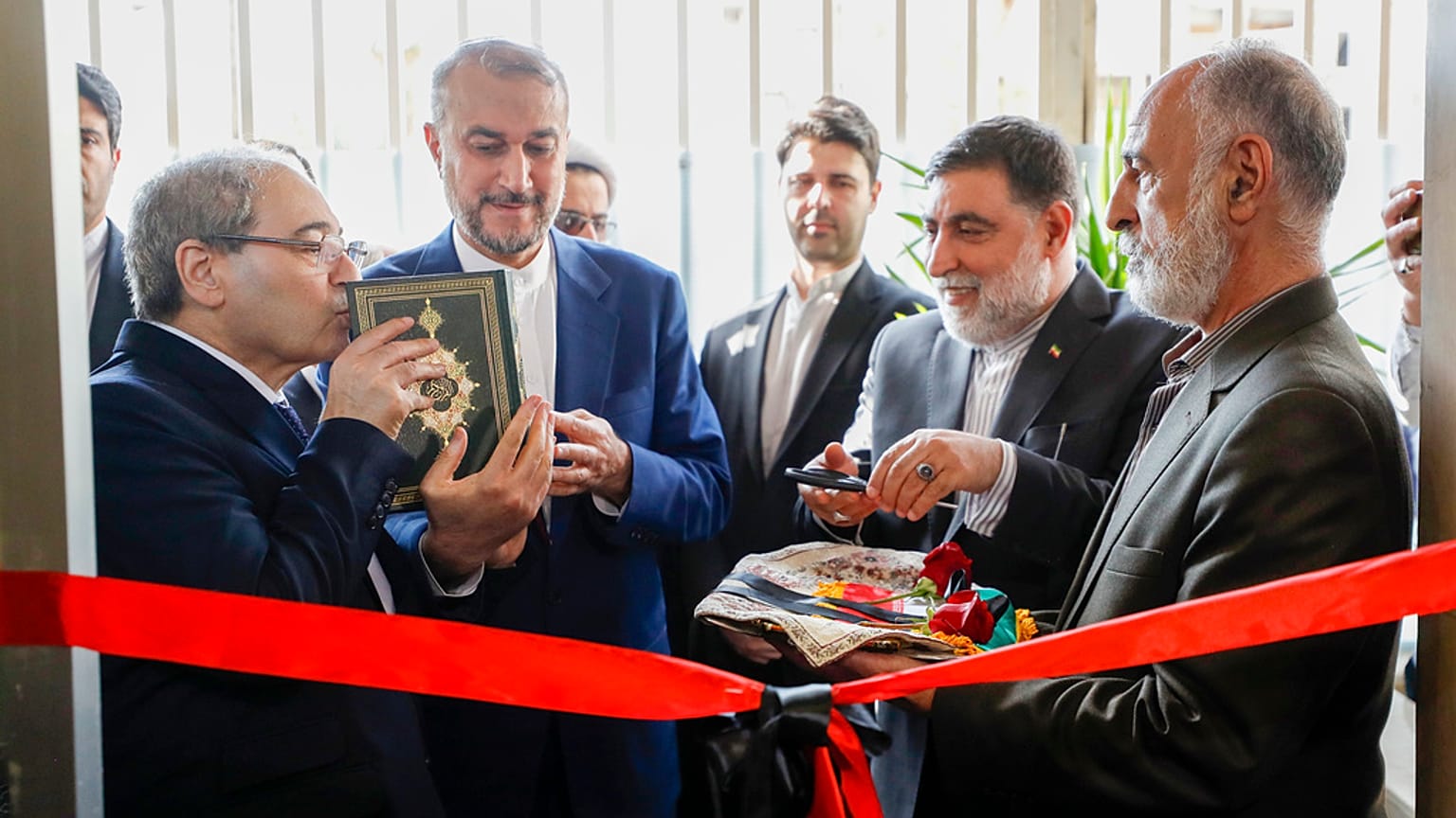 İran Dışişleri Bakanı Hüseyin Amir Abdullahiyan yeni konsolosluğu Suriyeli mevkidaşı ile açtı
