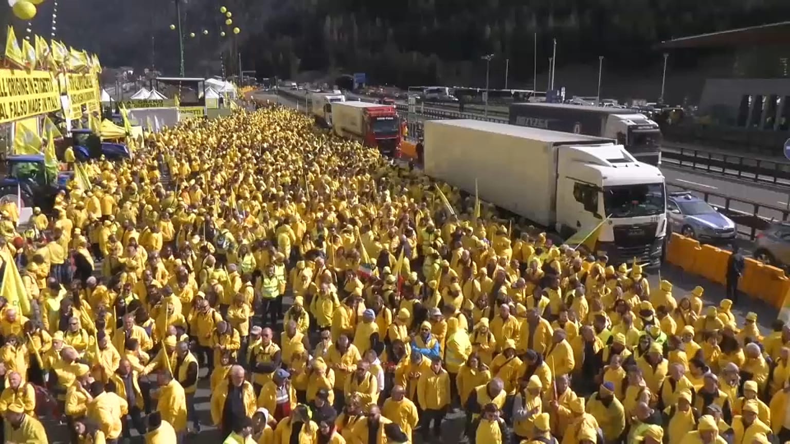 Protesta de agricultores italianos en la frontera con Austria
