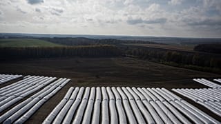 Becsomagolt ukrán gabona szállításra várva