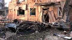 Un edificio residencial destrozado tras un ataque ruso a la ciudad de Poltava, Ucrania, el 8 de abril de 2024.