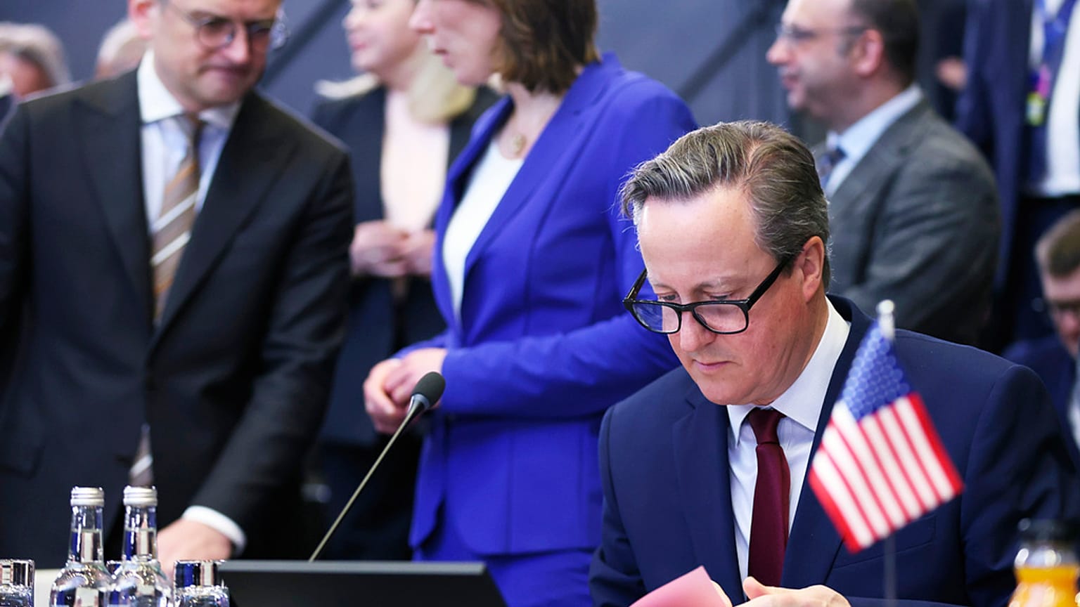 Il segretario di Stato per gli Affari esteri britannico David Cameron 