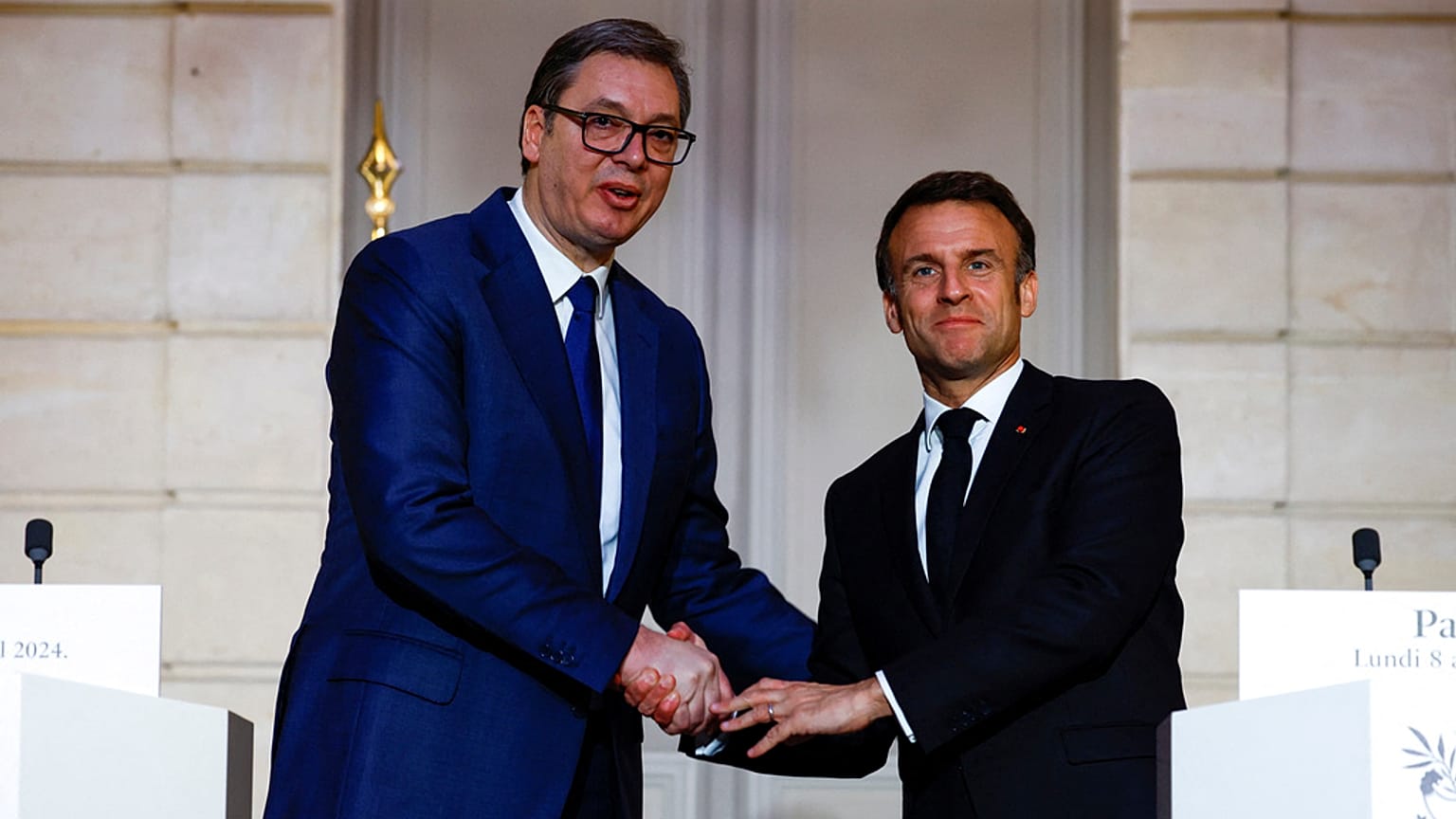 Emmanuel Macron y Alexander Vucic.