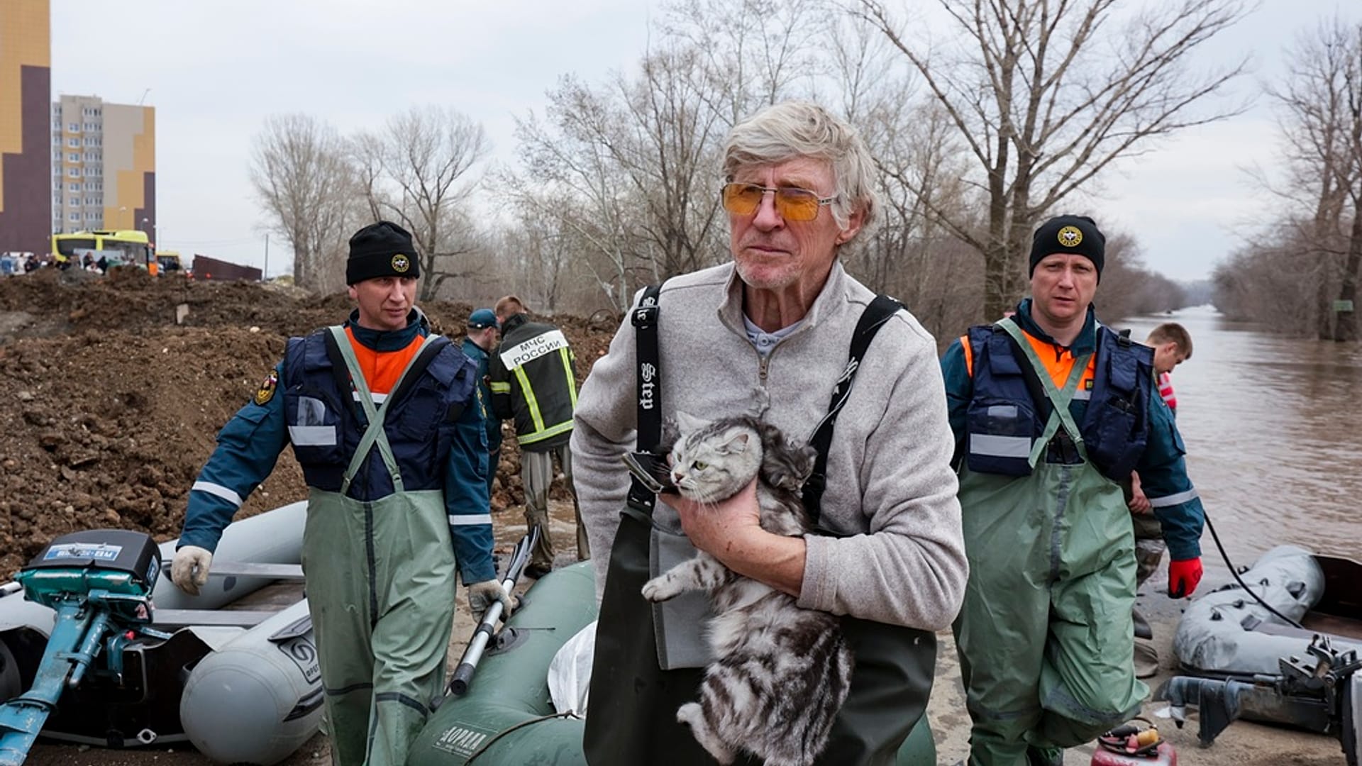 'Very tense' situation as flooding in Russia forces thousands to ...