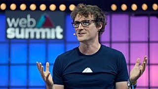 Paddy Cosgrave, CEO e fundador da Web Summit, discursa na conferência tecnológica Web Summit, em Lisboa, a 1 de novembro de 2021.
