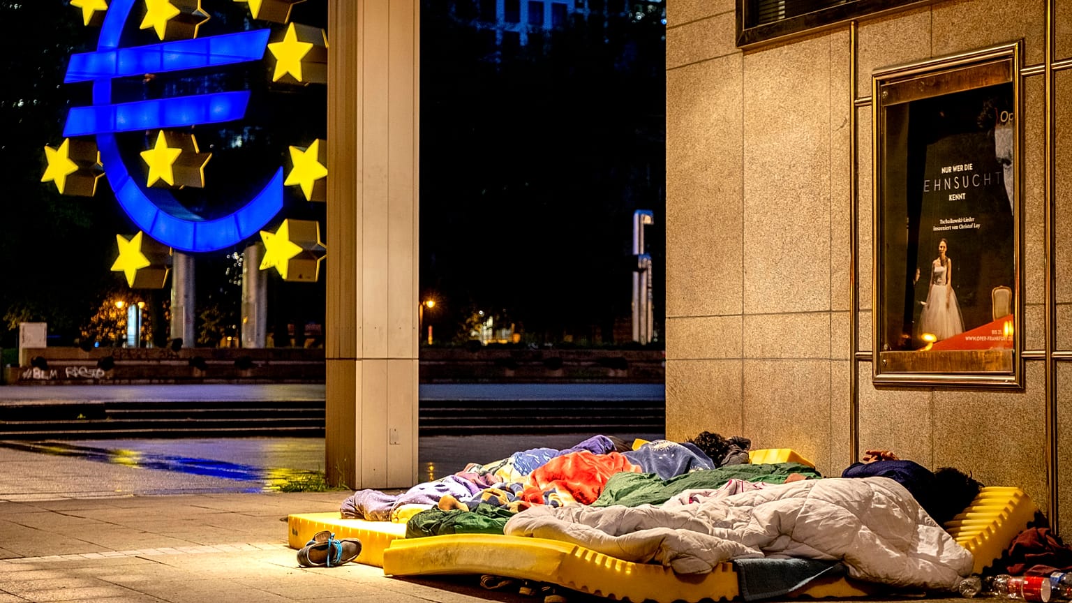 Almanya'nın Frankfurt kentinde bir evsiz 