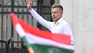 Magyar Péter az április 6.-án tartott tüntetésen