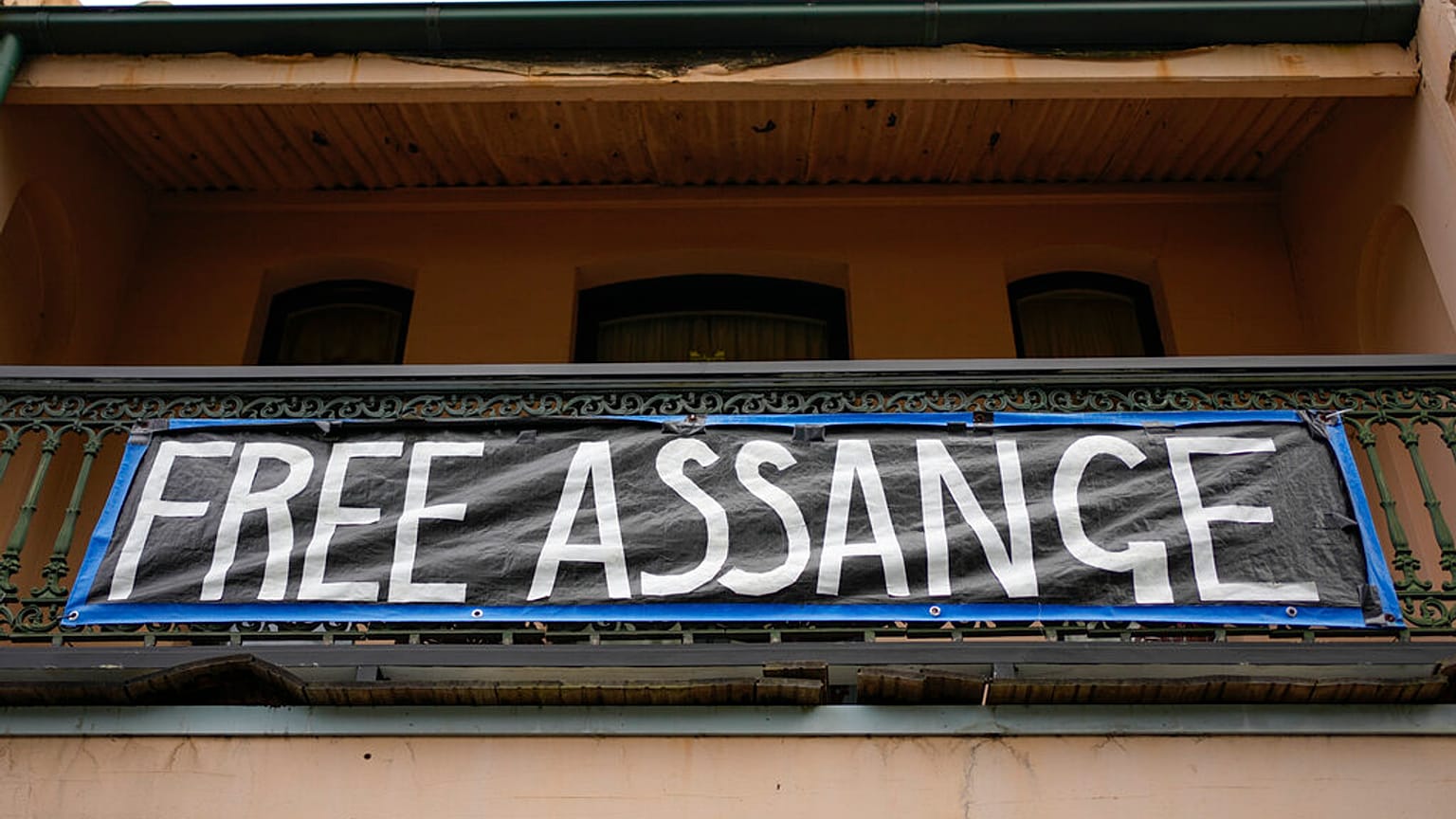 Avustralya ABD BAşkanı Biden'ın Assange davasının düşürülmesini düşüneceğiz açıklamasını memnuniyetle karşıladı