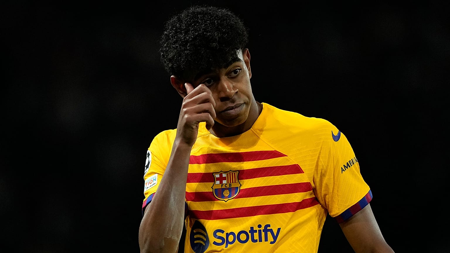 لامين جمال - لاعب برشلونة الإسباني