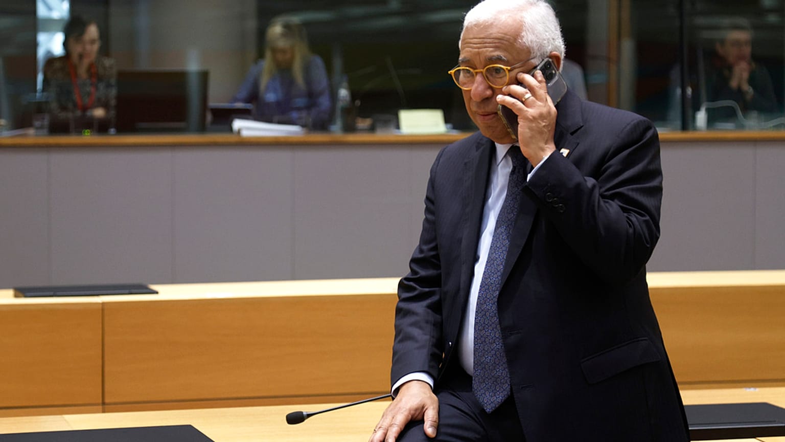 António Costa pediu a demissão após um parágrafo num comunicado da PGR que revelava a existência de uma investigação criminal onde estava implicado