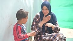 إيمان المشتهي مع ابنها