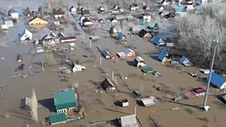 Im russischen Orenburg stehen rund 12.000 Häuser unter Wasser.