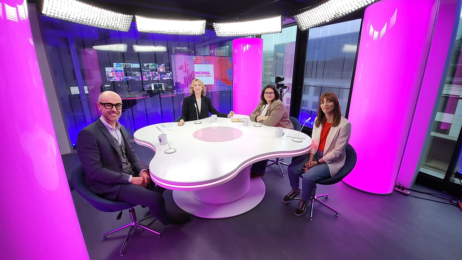 Méabh Mc Mahon con Sergio Carrera, Silvia Almenara y Carmen Rengel