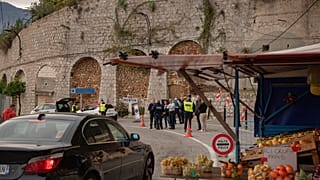 Posto di blocco al confine tra Italia e Francia a Ventimiglia 
