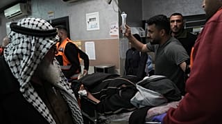 امرأة فلسطينية مصابة بعد هجوم المستوطنين على قرية المغير
