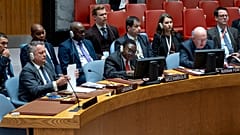 L'ambassadeur ukrainien auprès des Nations Unies Serhiy Kyslytsya écoute le représentant permanent de la Russie Vassily Nebenzia, 9 Oct. 2023