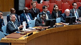 L'ambassadeur ukrainien auprès des Nations Unies Serhiy Kyslytsya écoute le représentant permanent de la Russie Vassily Nebenzia, 9 Oct. 2023