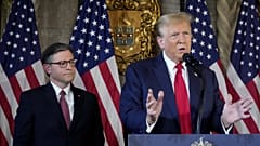 Donald Trump és Mike Jackson házelnök a volt elnök mar-a-lagói birtokán