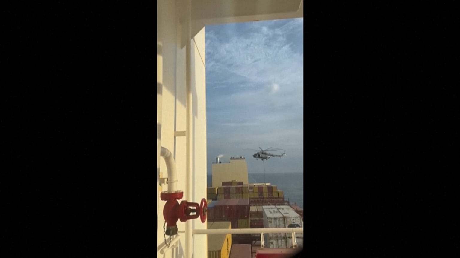 لحظة الهجوم على السفينة